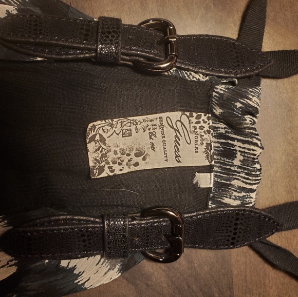 EUC GUESS Size Small Top - Picture 2 of 5